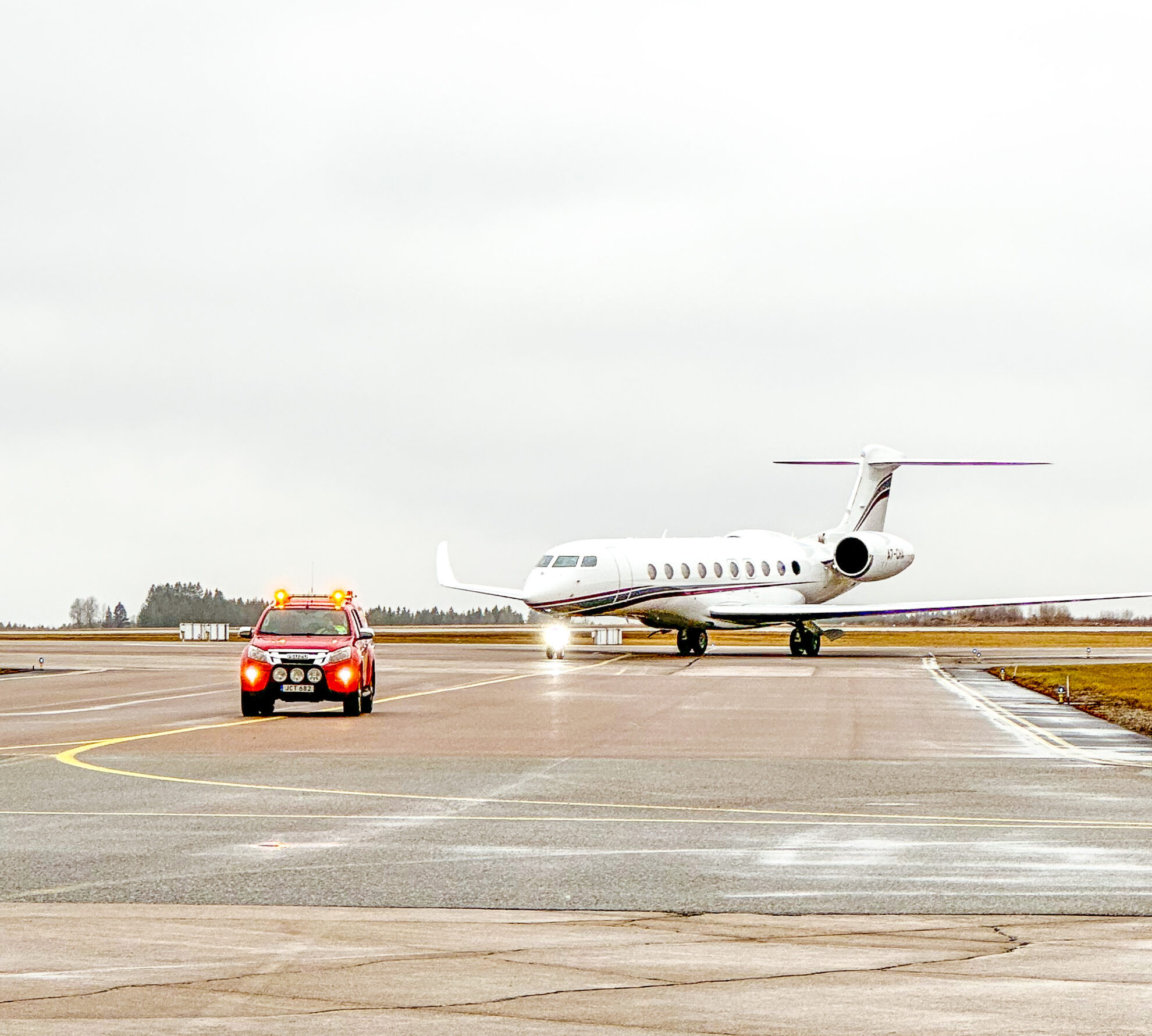 Qatar executive, Gulfstream G700 passing by...